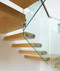 Den Raum Unter Der Treppe Sinnvoll Nutzen Beispiele Mit Grundriss Und Weitere Ideen Treppe Einbauschrank Treppe Schrank Unter Treppe