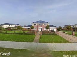 A ferry runs from the site to the nearby wildlife park. Apsolar Kropswolde Oozo Nl