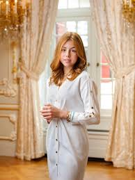 Het grappige is dat de makers van deze pagina's geen flauw idee hebben dat het de échte alexia is die reacties achterlaat. Prinses Alexia Gaat In Wales Studeren Show Ad Nl