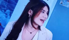 Serba serbi birthday party Sridevi 17thn, si cantik baju stroberi 😍. Part  paling ku suka, malvi duet dan keseruan mereka joget bareng✨ Mala dengan  penampilan simpel tapi elegan banyak menyumbang lagu yg