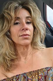 Angela herself is very beautiful and with those beautiful red lips she  looks striking #AngelaAguilar