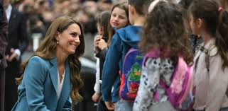 KATE MIDDLETON INCANTA REGGIO EMILIA: SELFIE, ABBRACCI E QUEL “COME STAI?” CHE COMMUOVE TUTTI!