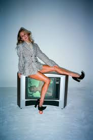 Nikki Glaser and Cara Delevingne Let It Rip