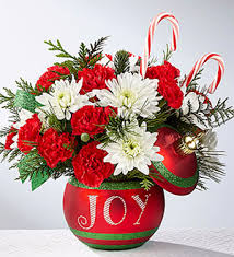 Send fresh flowers and flower. The Ftd Season S Greetings Bouquet 17 C5 In Maple Heights Oh Novak S Flower Shoppe