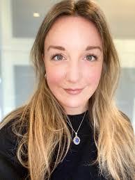 Dee Roberts's Instagram, Twitter & Facebook