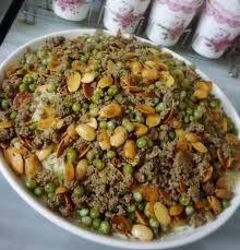 طريقه الأوزي اول شي بنقع الرز بالمي الدافيه شي ساعه مع رشه ملح ثاني شي بجز المي لطبخ الرز كل كاسه رز بتحتاج كايتين مي بضيف رشه ملح رشه Food Eat Cooking