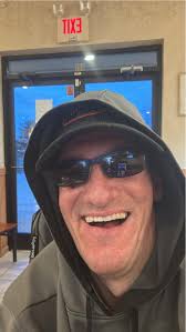 Is the wagon shop picturesque at night?