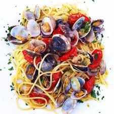 Pochi ingredienti ed una bontà disarmante caratterizzano questa ricetta di mare semplice da preparare ma. Spaghetti Alle Vongole Wikipedia