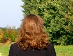 Ob locken oder glatte haare, die qualifikation hat damit rein gar nichts zu tun und ich freue mich, eine der wenigen blonden lockenköpfe in einem meeting zu sein. Locken Shampoo Fur Glatte Haare Verwenden Das Sollten Sie Beachten