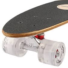 Da die größenangaben der hersteller aber teils sehr verwirrend sind, solltest du dich eher an der achsstiftbreite orientieren. Funtomia Mini Board Skateboard Aus Kanadischem Ahornholz Inkl Abec 11 Mach1 Kugellager In Verschiedenen Farben Zur Auswahl Amazon De Sport Freizeit