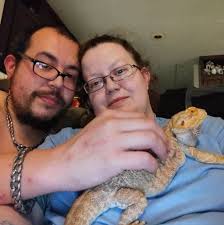 anyone rehoming a bearded dragon with enclosure thats in indianapolis?