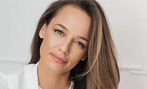 According to our records, andreea raicu is possibly single. Classify Romanian Model Presenter Andreea Raicu