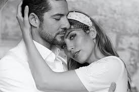 Bisbal y zanetti ya eran pareja de hecho desde hace unos meses, cuando firmaron los papeles el pasado abril en ajalvir, un pequeño pueblo de la tras unos meses de rumores sobre la nueva novia de david bisbal, no fue hasta junio de 2016 cuando ambos compartieron su primera foto juntos en. Las Imagenes Ineditas De La Boda De David Bisbal Y Rosanna Zanetti