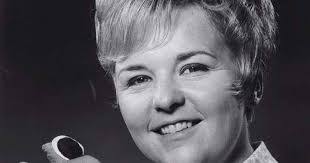 Noel Custer's Instagram, Twitter & Facebook