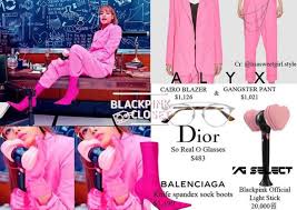 Uhm nganu, blackpink yg baju kuning . Fantastis 6 Outfit Lisa Blackpink Ini Harganya Hampir Rp 250 Juta Tabloidbintang Com