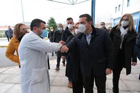 Σφοδρή κριτική στην κυβέρνηση άσκησε ο πρόεδρος του συριζα αλέξης τσίπρας σε δηλώσεις του λίγο μετά τον εμβολιασμό του στο νοσοκομείο «ευαγγελισμός». Zte7epk478jim