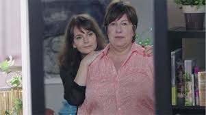 Tandis qu'elias se retrouve dans le collimateur de rochat, baptiste s'improvise peintre. Audience Plus Belle La Vie France 3 Du Lundi Au Vendredi Plus Belle La Vie Nouveautes Tele Com