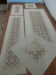 Kumasa Gecirilmis Dantel Modelleri Orgu Or Crochet Purse Patterns Crochet Home Patchwork Cushion