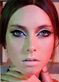 25 White Eyeliner Inspirations That You Can Copy With Ease 70s Makeup Disco Makeup Retro Makeup