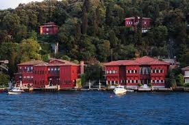 Rahmi koç, 2000'de satın aldığı ve 2003'te yerleştiği ostrorog yalısı için hazırlanan kitapta, günlük hayatının ilginç detaylarını anlattı. Istanbul Un Yalilari Ve Hikayeleri 18 Milliyet Foto Galeri Istanbul Villa Kasir