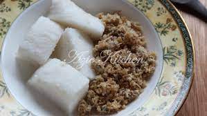 Kalau saya nak buat di kampung, selalu mak saya akan gelak dan tanya pandai ke tidak. Nasi Impit Dengan Sambal Kelapa Ikan Azie Kitchen