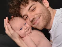 My entire world😍🧡 we have a lot of pictures to catch up with😂 Look at  the last picture to see our little firecrackers angry face🔥😂🥰