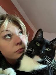 Lost 6-year-old tuxedo cat in Loretto area