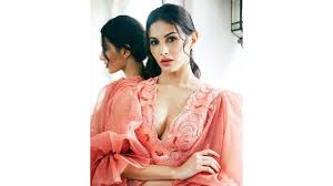 But i'll tell you a secret. Rishi Kapoor Is Totally Bindaas Amyra Dastur