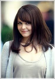 If you have thicker hair and a rounder face, this adorable cut will work great. Haircuts For Round Face 2019 43 Short And Curly Haircuts