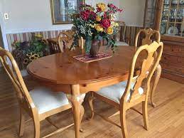 Choose a vintage thomasville bedroom furniture set to up the ante even more, or a vintage thomasville dining set—thomasville was made to please (and feed!) the masses. Thomasville Replica 1800 Dining Table And Chairs With China Cabinet Thomasville Furniture Bedroom Thomasville Dining Table Chairs