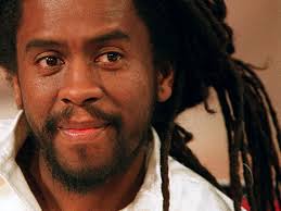 Loin du showbiz depuis des années, Tonton David annonce son retour