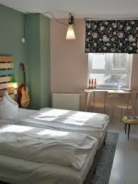 A therapeutic special needs bed that is an institutional or hospital bed alternative. Doppelzimmer Mit Zwei Getrennten Betten