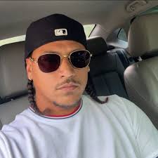 Redneck Family Portraits round 2 Keep in mind I didn't post these to “pick  on” anyone. I consider myself a redneck to an extent. “Redneck” means  different things to different people. The