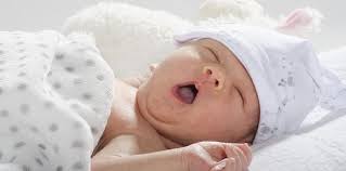 Le sommeil agité est une phase du sommeil de bébé à 1 mois. Votre Bebe A 1 Mois La Boite Rose