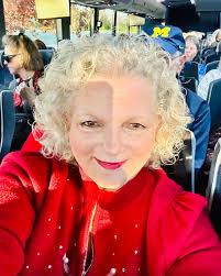 For me: On our way to THE White House ! For you: On your way to a fit &  strong holiday season ! Fun & free fitness challenge with PRIZES! Details  soon🎄💕🎄. #