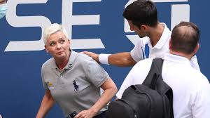 People who liked novak djokovic's feet, also liked Frustaktion Djokovic Trifft Linienrichterin Mit Ball Und Wird Disqualifiziert Kicker