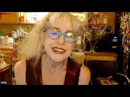 Roseanna Saunders's Instagram, Twitter & Facebook