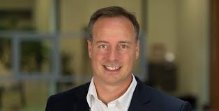 Bain wirbt Chemie-M&A-Experten von A.T. Kearney ab