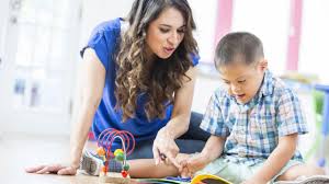 Mon enfant rencontre des difficultés, qui peut m'accompagner?