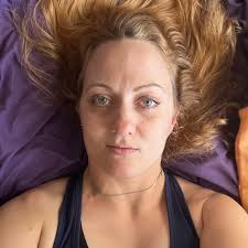 English Transcript: Hello I have a question for all of you. Are you the  only deaf person in your class like me? If so, then I want to ask you this:  how