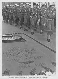 Local holidays are not listed, holidays on past calendars might not be correct. Paris 18 Juin 1945 Le Defile De La Victoire Sous L Arc De Triomphe Carte Postale Ancienne Et Vue D Hier Et Aujourd Hui Geneanet