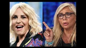 Incidente domestico per la conduttrice televisiva mara venier ieri prima di andare in onda a domenica in: Antonella Clerici Il Momento No In Tv Cosa Ha Detto Mara Venier