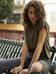 Donna capelli ricci foto e immagini. Tagli Di Capelli Ricci Le Acconciature E I Look Piu Chic Di Sempre Archzine It