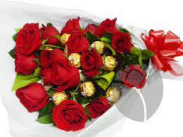 Ramo De Rosas Rojas Y Ferreros Ramo De Rosas Rojas Ramo De Flores Rojas Ramo De Rosas