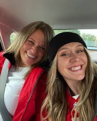 Layla Ismail's Instagram, Twitter & Facebook