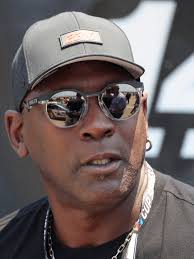 Brutally Knocking Lebron James Out of Goat Debate, Michael Jordan Sides  With Charles Barkley?s Enemy in Resurfaced Clip