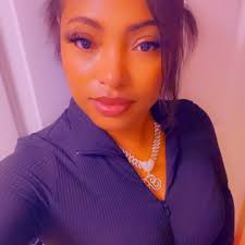 Yung Miami Roasts Santana For Only Having Pizza For Gucci & Jeezy Verzuz!  🍕 #yungmiami #jeezy #gucci