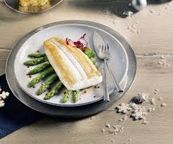 Zum Fest Etwas Besonderes Unsere Nordsee Rotzungenfilets Praktisch Gratenfrei Zeichnen Sich Durch Ihr Saftiges Weisses Flei Fisch Meeresfruchte Festtagsmenu Leckere Rezepte Und Zunge