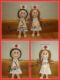 ¿buscas cómo hacer tu disfraz con goma eva? Una Enfermera Y Una Doctora