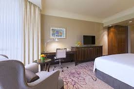 There's a level of quality throughout, from the intricately carved furniture to the beautifully landscaped gardens. Deluxe King Room Picture Of Sheraton Towers Singapore Tripadvisor